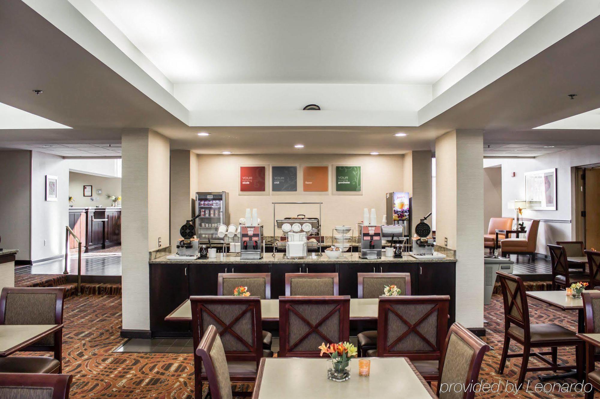 Comfort Suites Regency Park Кари Екстериор снимка