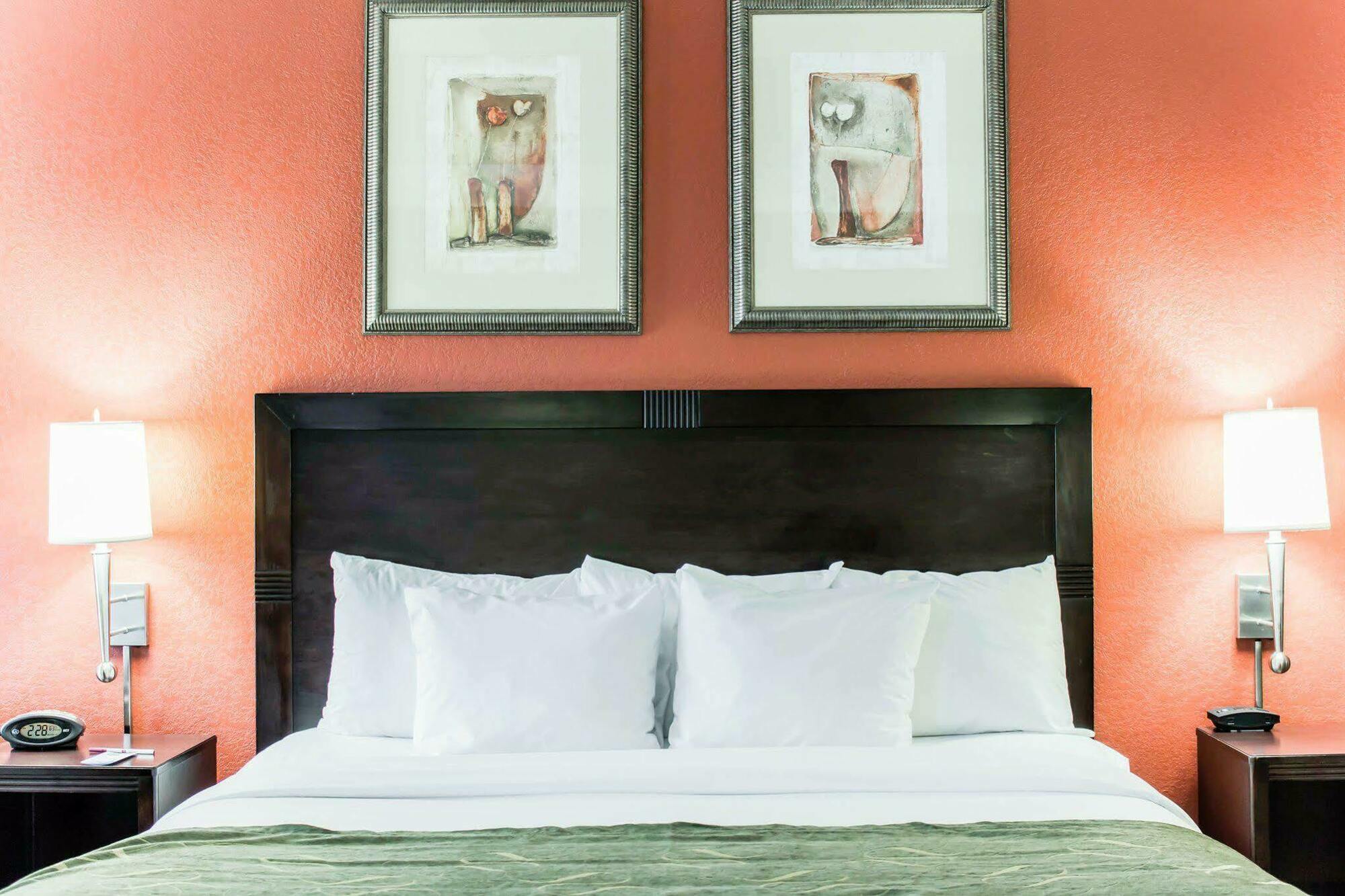 Comfort Suites Regency Park Кари Екстериор снимка
